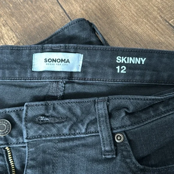 Women’s Skinny Jeans - Picture 4 of 4